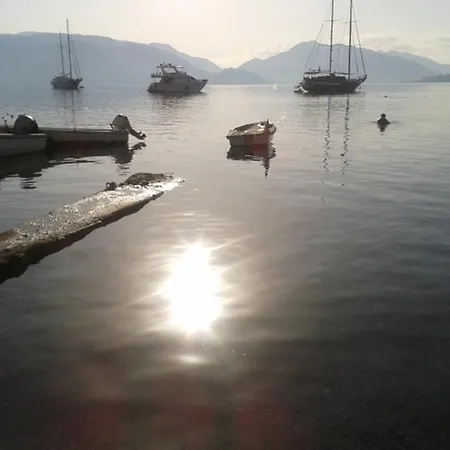 Uysal Oda ve Kahvaltı 3*