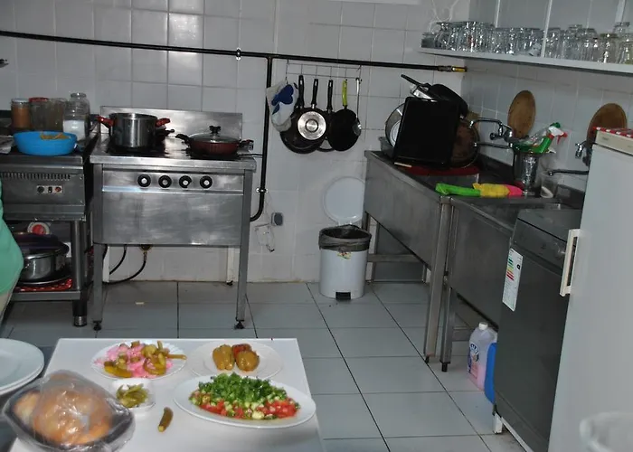 Uysal Oda ve Kahvaltı 3*