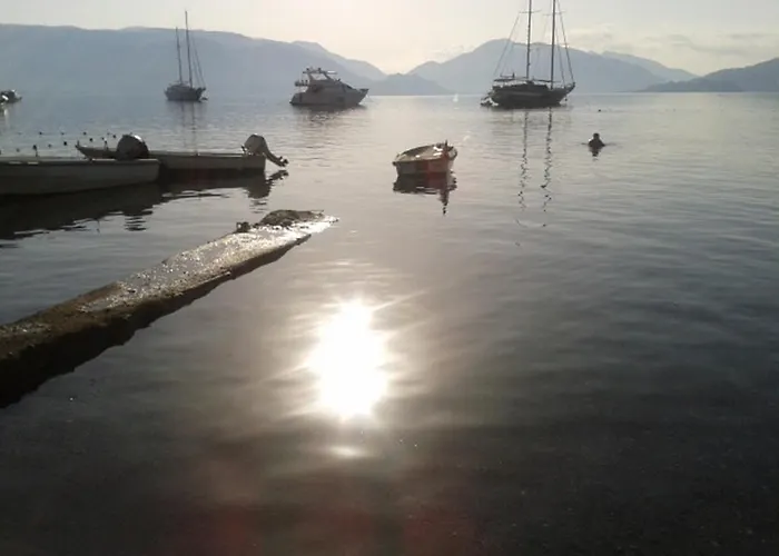 Uysal Oda ve Kahvaltı 3*